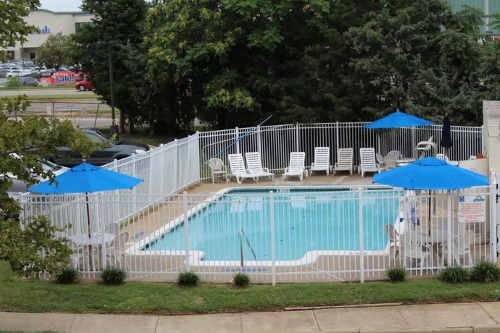 Fairfield Inn Suites by Marriott Alexandria Landmark zwembad